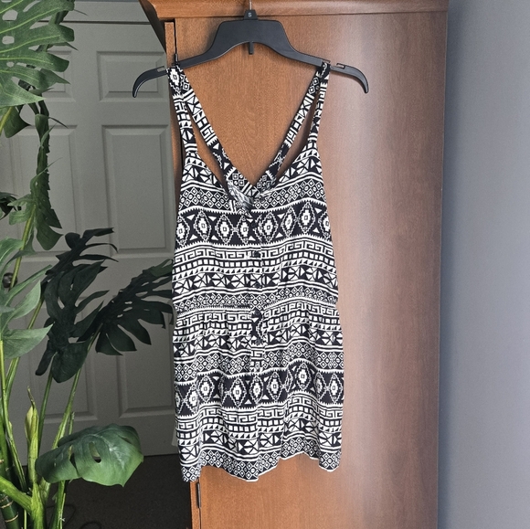 Forever 21 Black And White Romper Medium Geometric Print - Picture 1 of 4